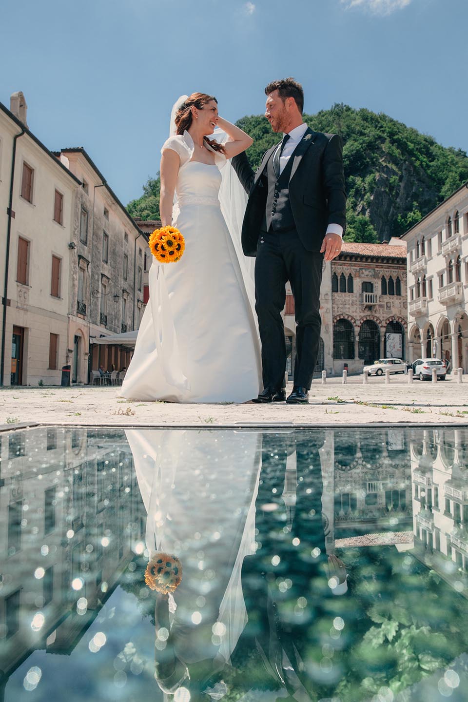 Irene e Paolo sposi-Wedding reportage-Renato Zanette Fotografo Matrimonio Treviso Veneto-Serravalle Piazza Flaminio-Riflessi